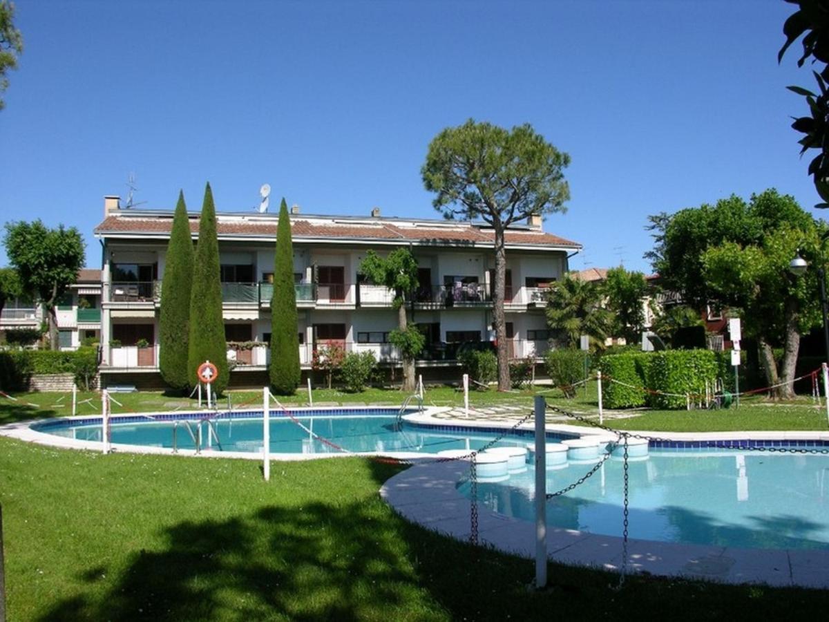 Appartamento Genziana - Con Vista Piscina E Garage Сирмионе Экстерьер фото