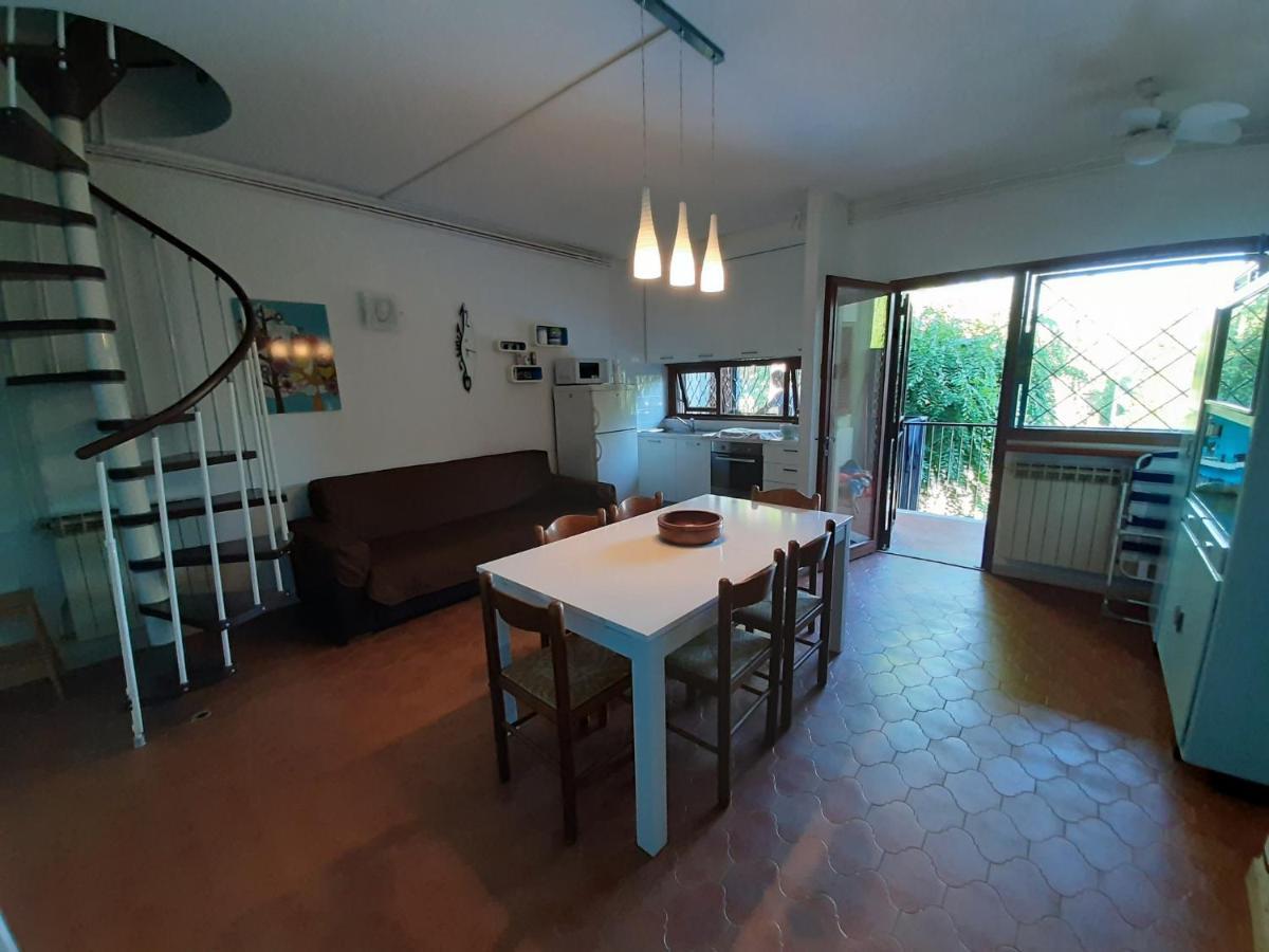 Appartamento Genziana - Con Vista Piscina E Garage Сирмионе Экстерьер фото