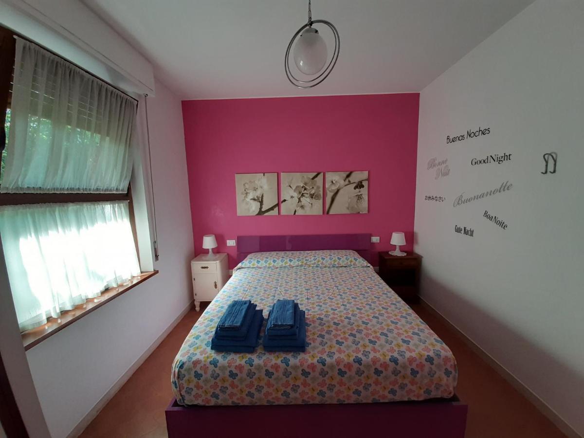 Appartamento Genziana - Con Vista Piscina E Garage Сирмионе Экстерьер фото