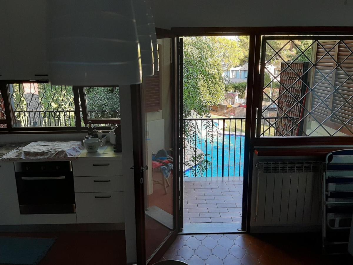 Appartamento Genziana - Con Vista Piscina E Garage Сирмионе Экстерьер фото