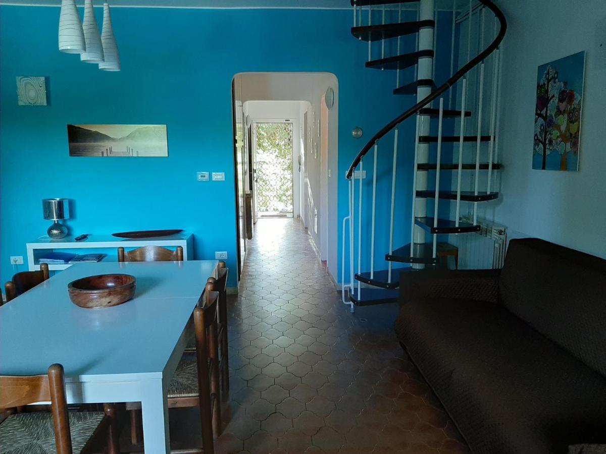 Appartamento Genziana - Con Vista Piscina E Garage Сирмионе Экстерьер фото